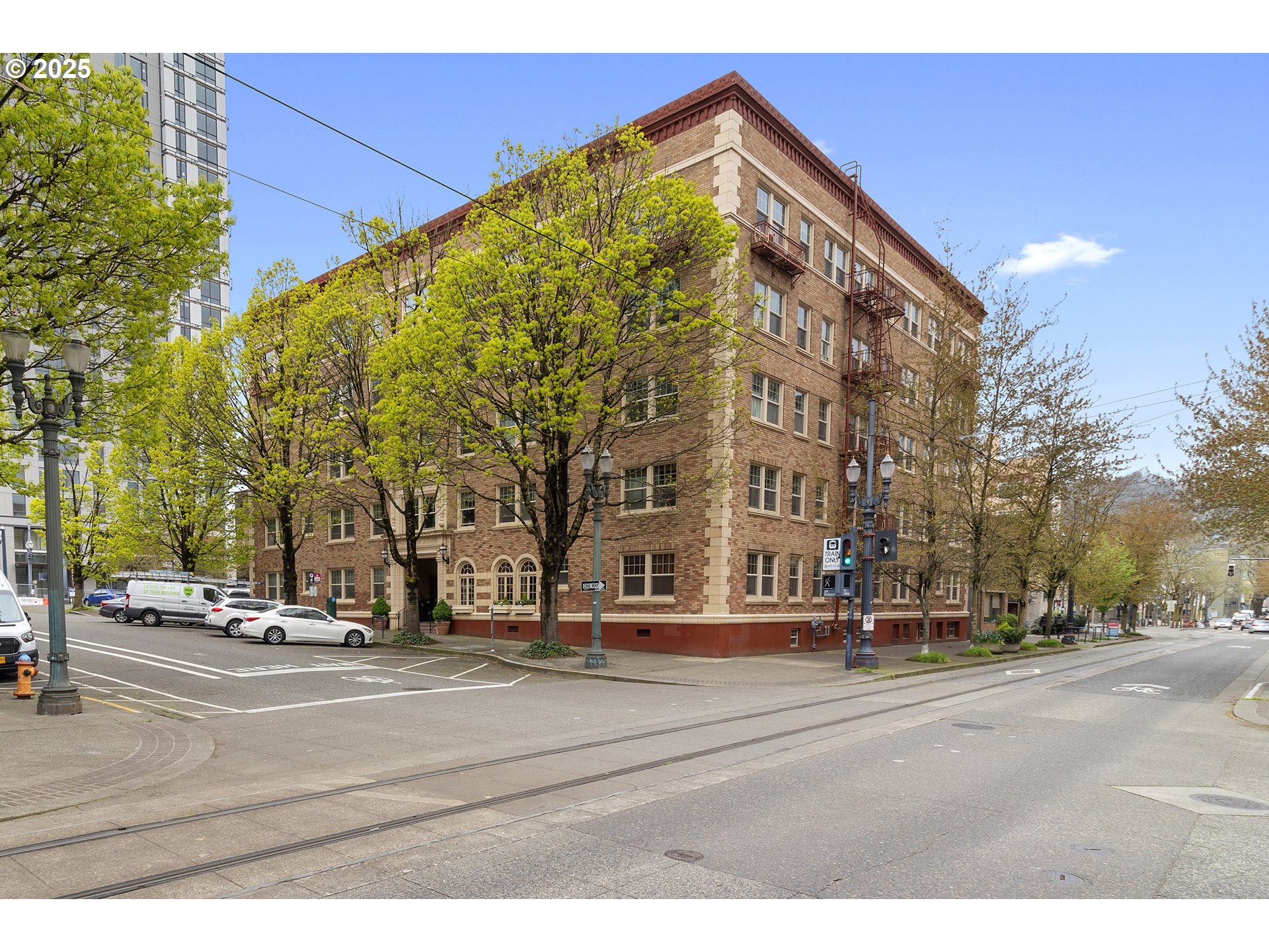 709 Southwest 16th Avenue Portland, OR 97205 - Photo 37 of 43