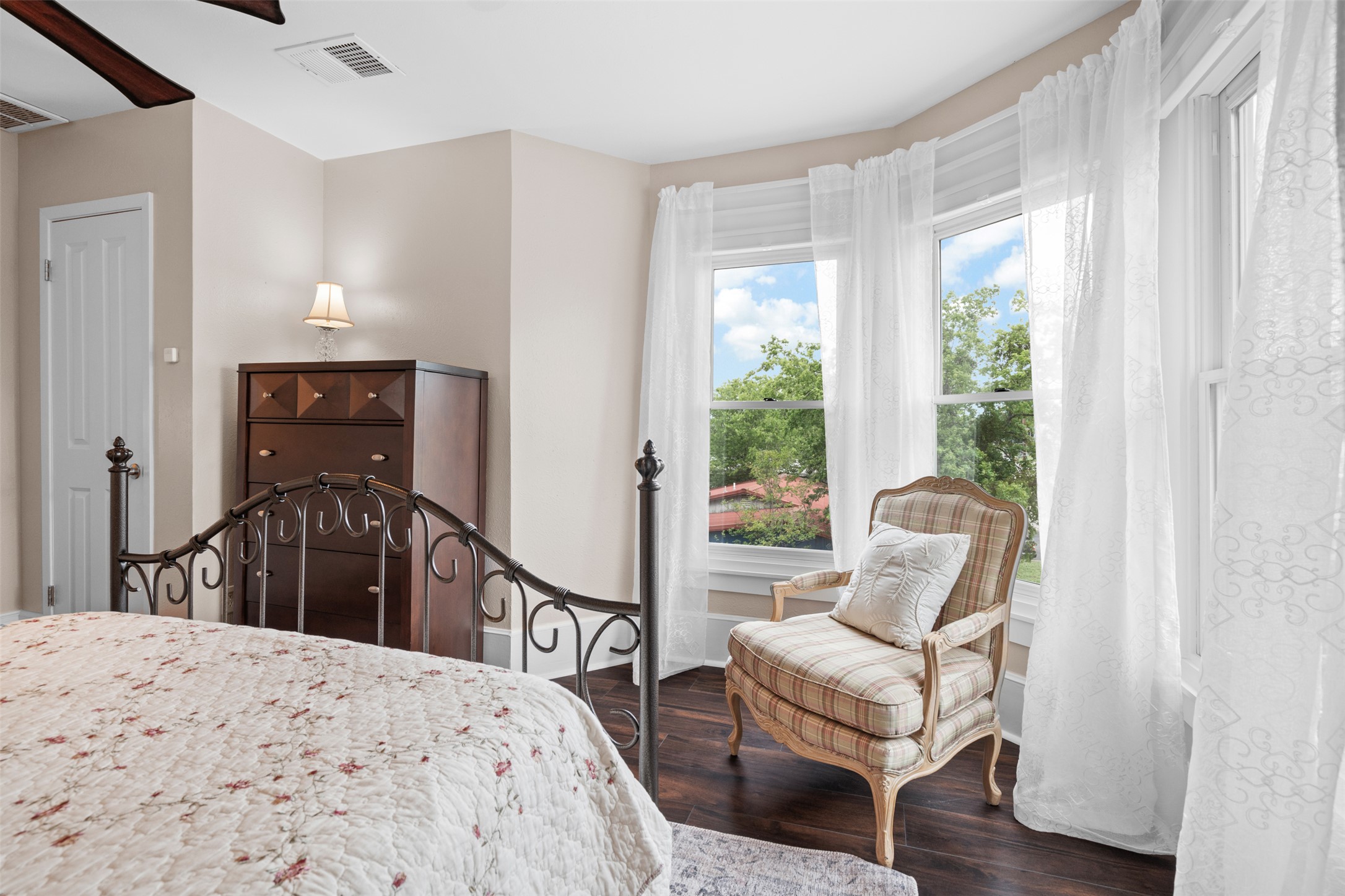 508 Main Street Marble Falls, TX 78654 - Photo 16 of 30 Additional second floor bedroom with plenty of windows and natural light