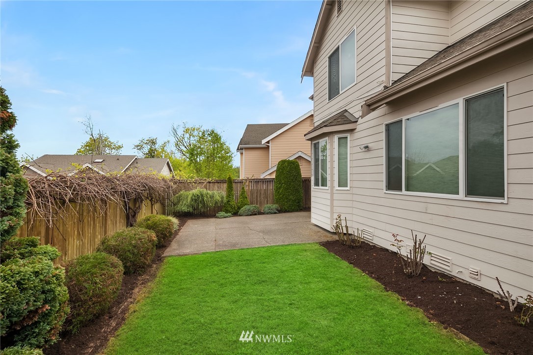 3607 Monterey Court Northeast Renton, WA 98056 - Photo 2 of 20 Gallery Image 2