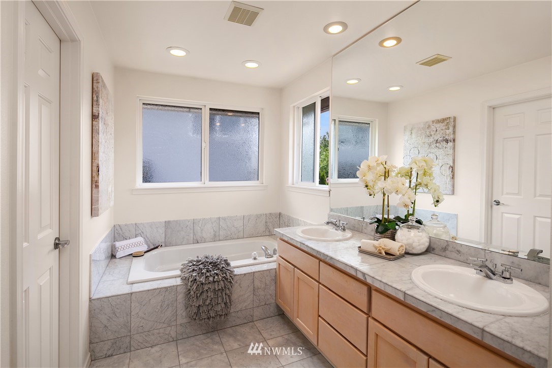 3607 Monterey Court Northeast Renton, WA 98056 - Photo 15 of 20 Gallery Image 15