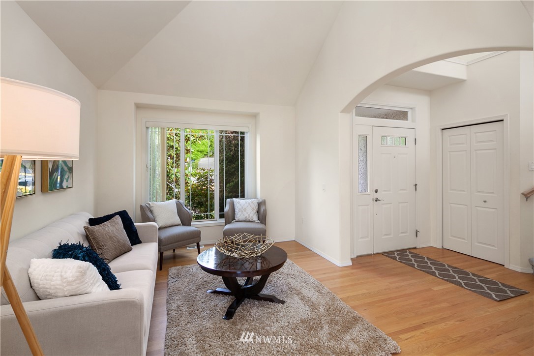 3607 Monterey Court Northeast Renton, WA 98056 - Photo 4 of 20 Gallery Image 4