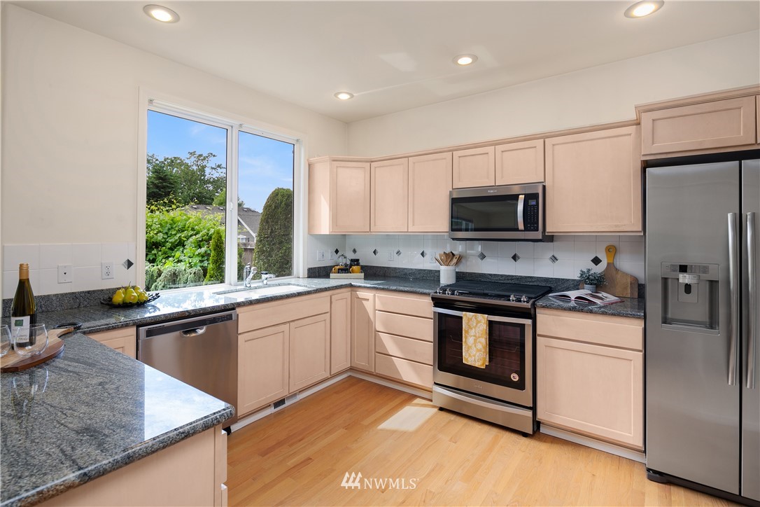 3607 Monterey Court Northeast Renton, WA 98056 - Photo 10 of 20 Gallery Image 10