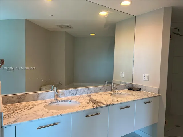 $4,700 | 500 Brickell Avenue, Unit 1602, Miami, FL 33131