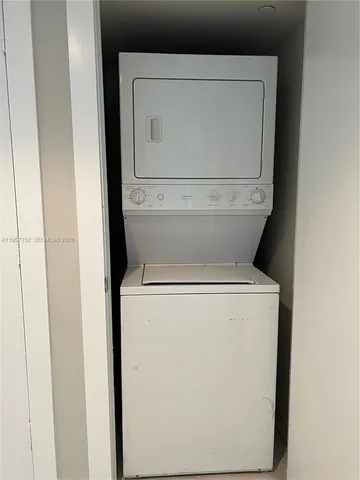 $4,700 | 500 Brickell Avenue, Unit 1602, Miami, FL 33131