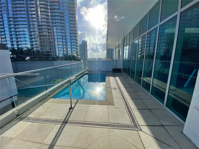 $4,700 | 500 Brickell Avenue, Unit 1602, Miami, FL 33131