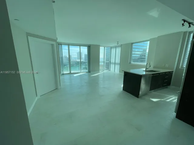 $4,700 | 500 Brickell Avenue, Unit 1602, Miami, FL 33131