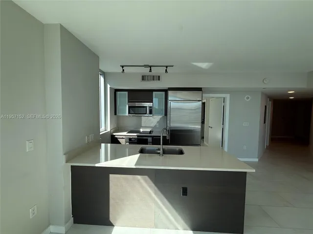 $4,700 | 500 Brickell Avenue, Unit 1602, Miami, FL 33131