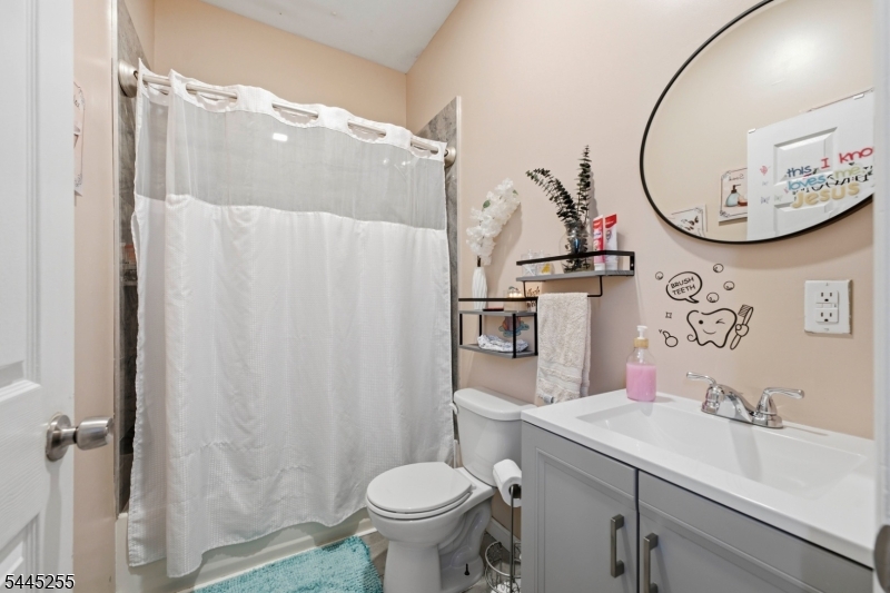 183 Graham Avenue Paterson, NJ 07501 - Photo 11 of 32