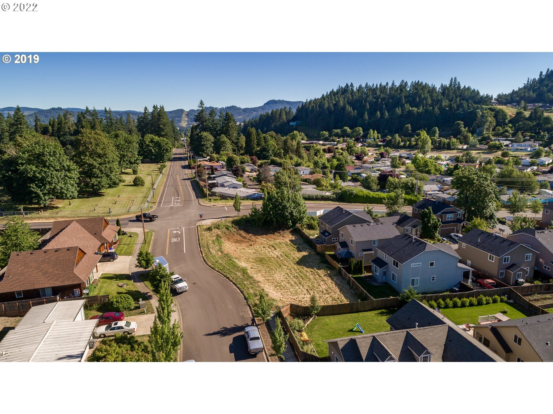 1407 South 57th Street Springfield, OR 97478 - Photo 4 of 6 a view of a city
