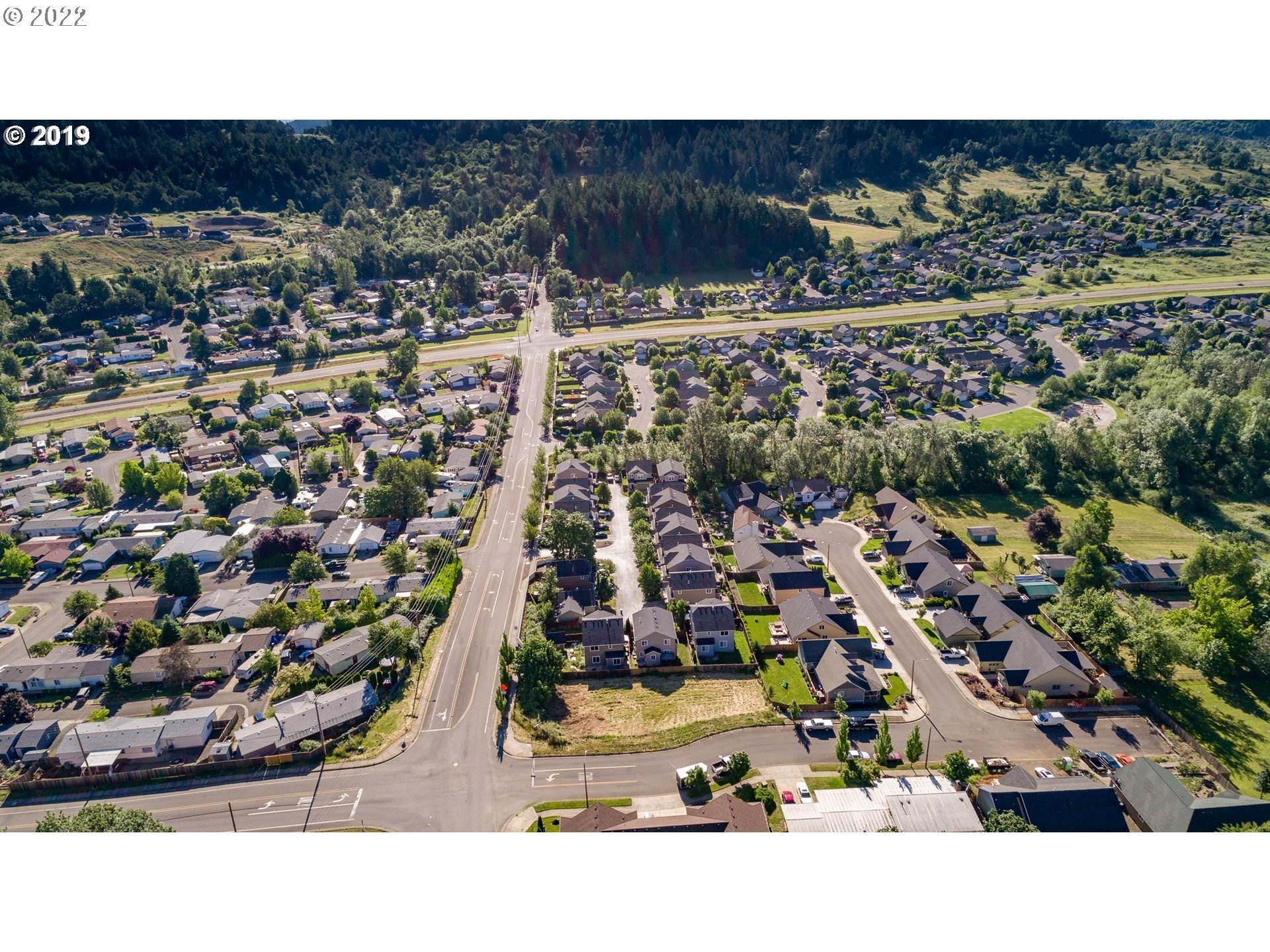 1407 South 57th Street Springfield, OR 97478 - Photo 5 of 6 a view of a city