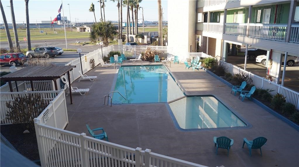3938 Surfside Boulevard, Unit 3222 Corpus Christi, TX 78402 - Photo 4 of 9 a view of a balcony with chairs