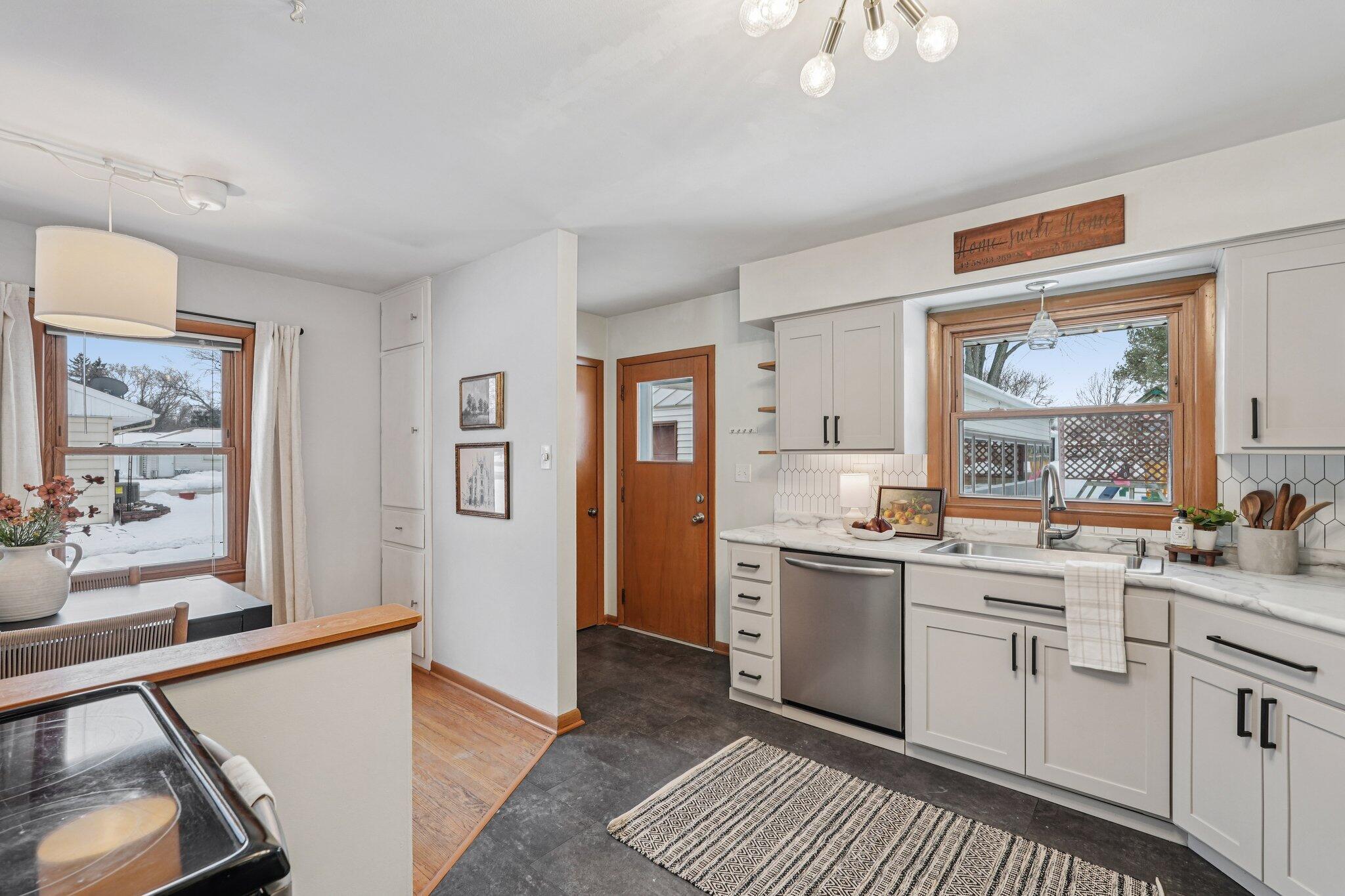 3781 South 68th Street Milwaukee, WI 53220 - Photo 12 of 41 kitchen