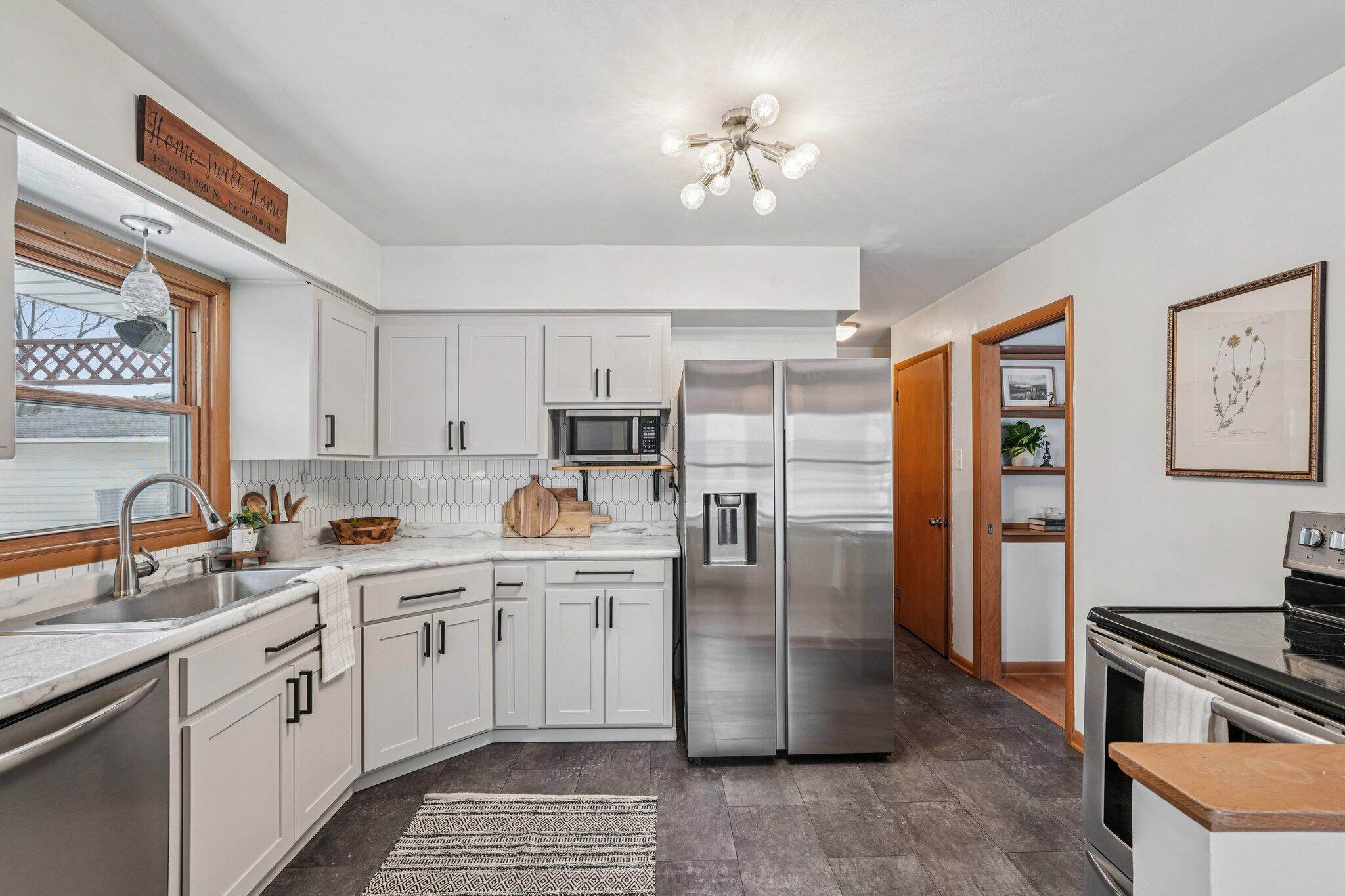 3781 South 68th Street Milwaukee, WI 53220 - Photo 10 of 41 kitchen
