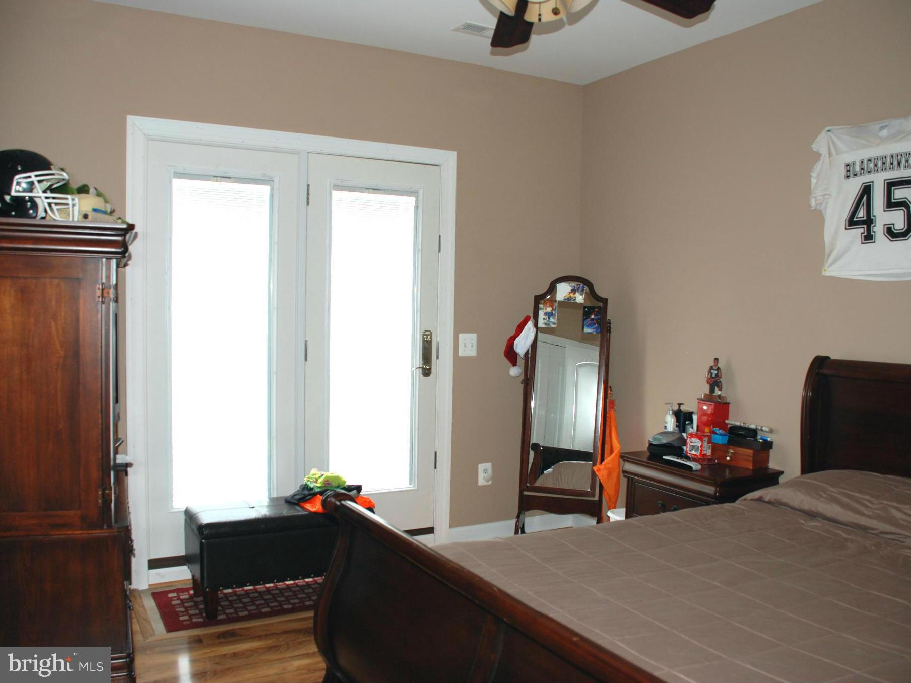 6015 Boston Ridge Court Boston, VA 22713 - Photo 23 of 30 a living room with furniture