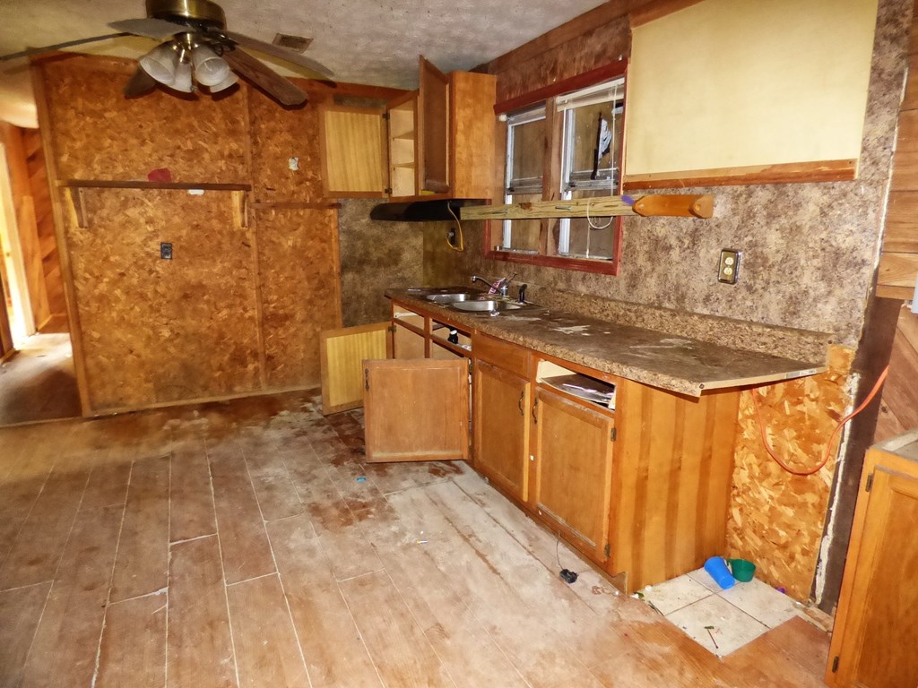 366 Oswichee Road Seale, AL 36875 - Photo 4 of 12 kitchen