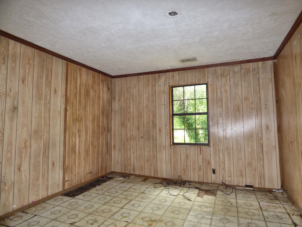 366 Oswichee Road Seale, AL 36875 - Photo 6 of 12 bedroom