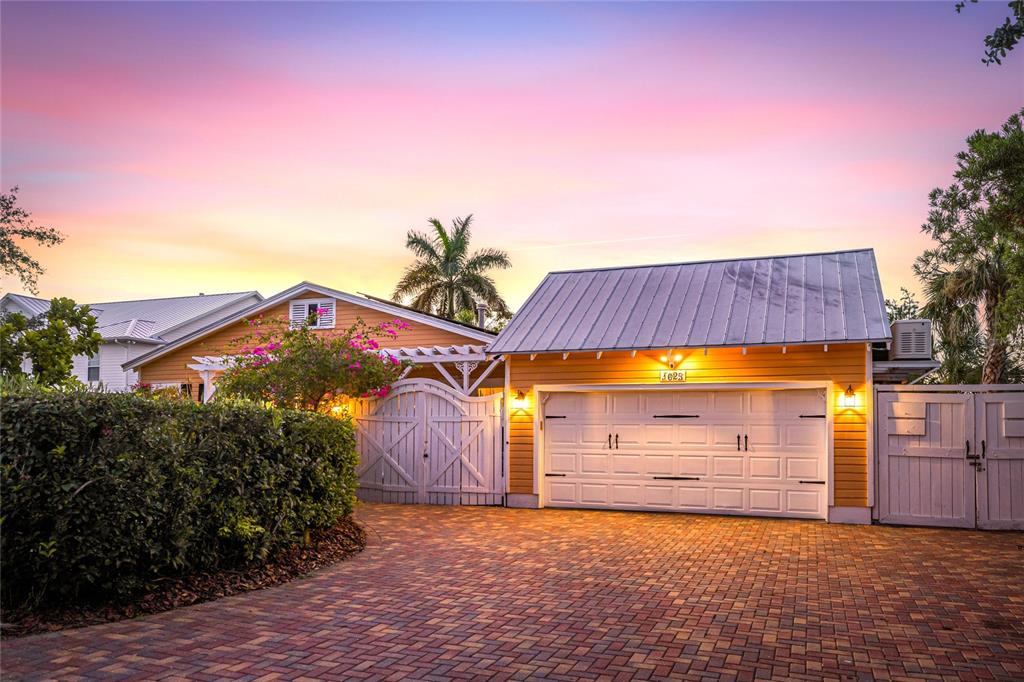 19007 Scallop Loop, Unit 204 Lakewood Ranch, FL 34211 - Photo 49 of 57 a front view of house with yard