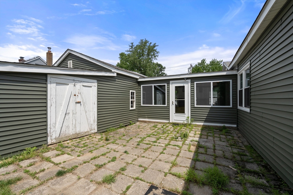 9 Providence Road Sutton, MA 01590 - Photo 31 of 37