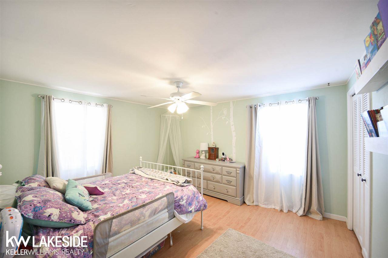 1989 Broadstone Road Grosse Pointe, MI 48236 - Photo 16 of 25 50026896-17.JPG