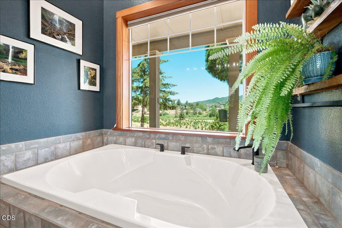106 Green Valley Road Oakland, OR 97462 - Photo 33 of 52