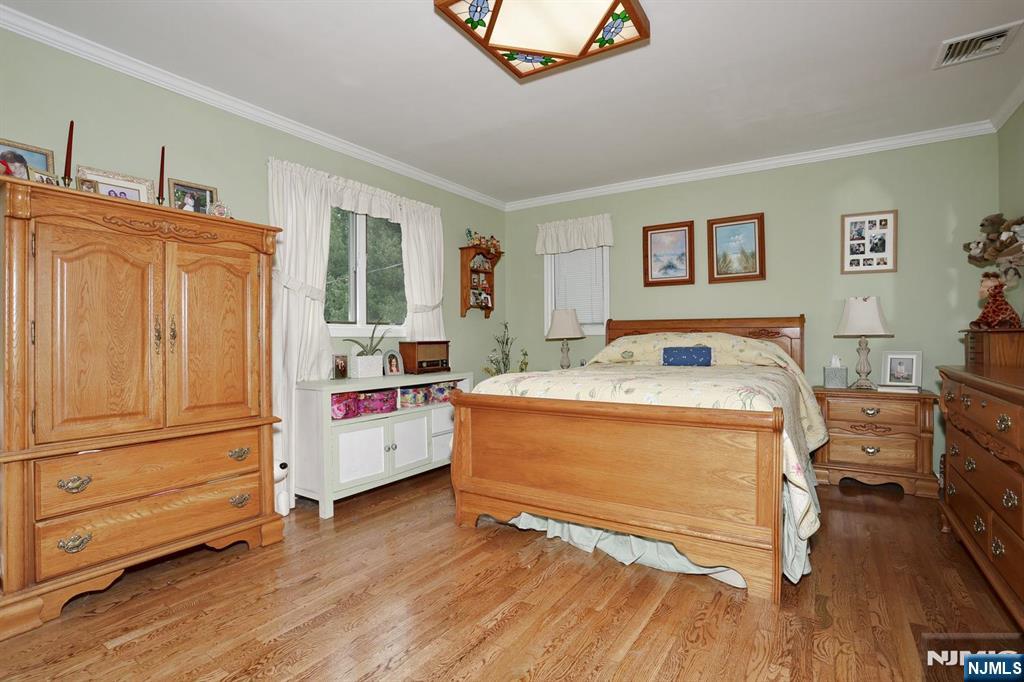 393 New Bridge Road Bergenfield, NJ 07621 - Photo 17 of 37