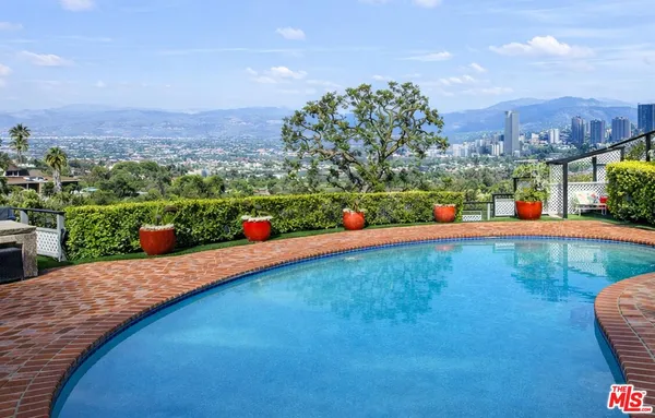 $2,695,000 | 3467 Wrightwood Drive, Studio City, CA 91604
