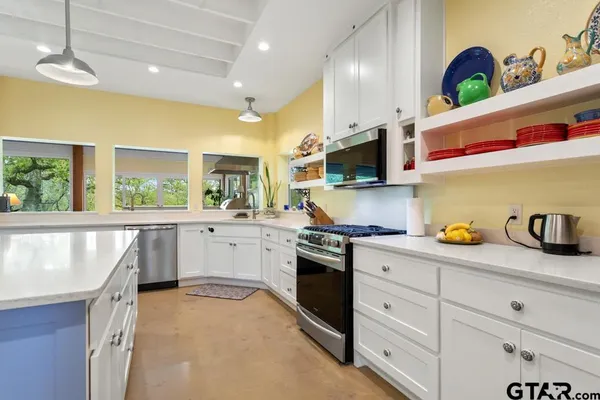 $699,900 | 15766 County Road 1130, Flint, TX 75762