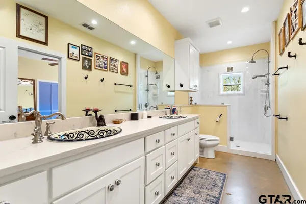 $699,900 | 15766 County Road 1130, Flint, TX 75762