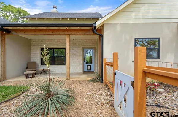 $699,900 | 15766 County Road 1130, Flint, TX 75762