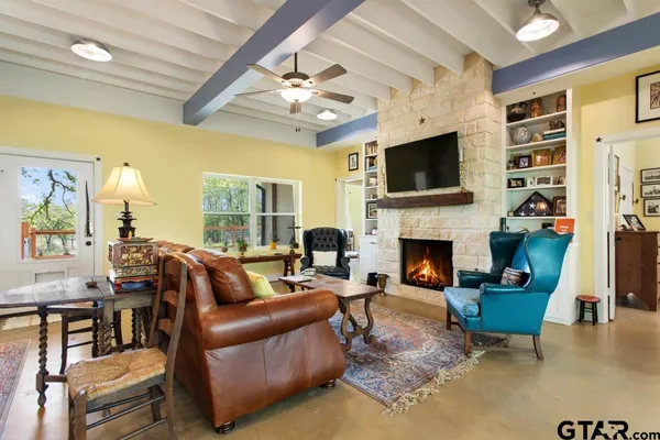 $699,900 | 15766 County Road 1130, Flint, TX 75762