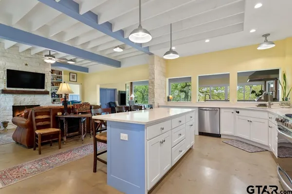 $699,900 | 15766 County Road 1130, Flint, TX 75762