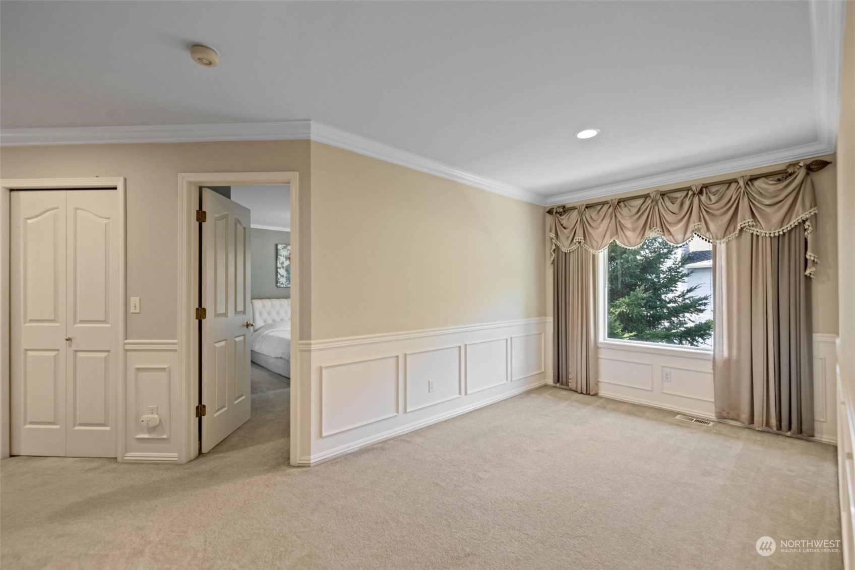 37607 18th Place South Federal Way, WA 98003 - Photo 25 of 40 an empty room with windows