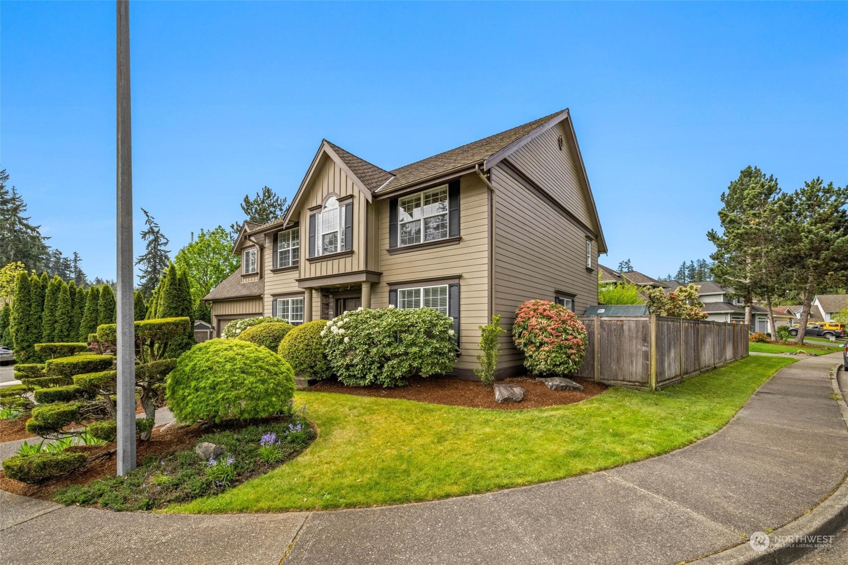 37607 18th Place South Federal Way, WA 98003 - Photo 4 of 40 a front view of a house with a garden and plants
