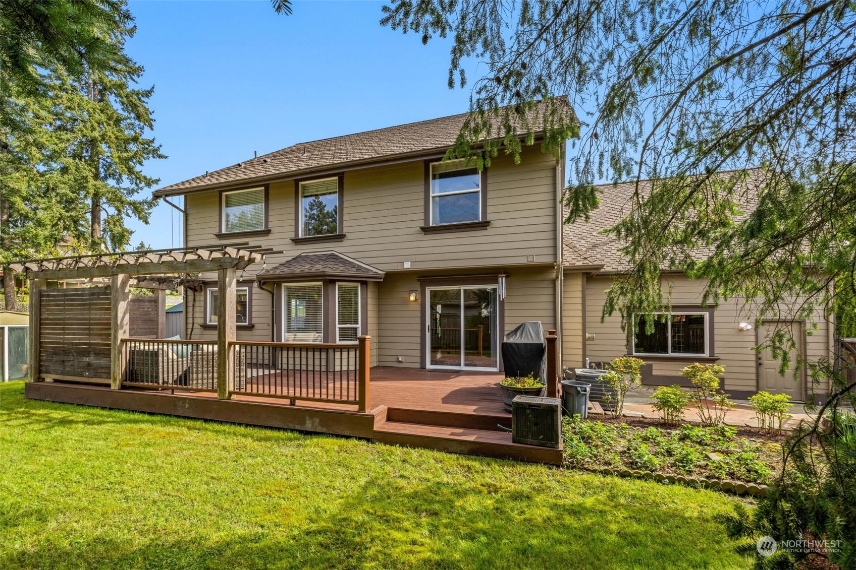 37607 18th Place South Federal Way, WA 98003 - Photo 6 of 40 a front view of a house with a yard