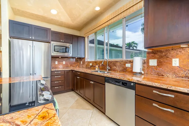 $2,100,000 | 70 Wailau Place, Lahaina, HI 96761