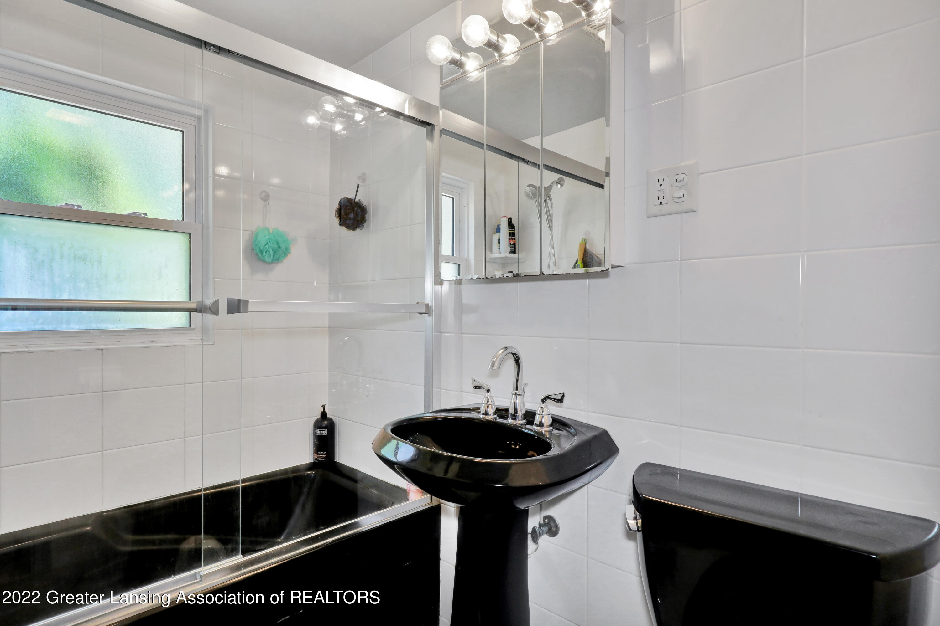 1911 North Canal Road Lansing, MI 48917 - Photo 14 of 31 9I3A6510