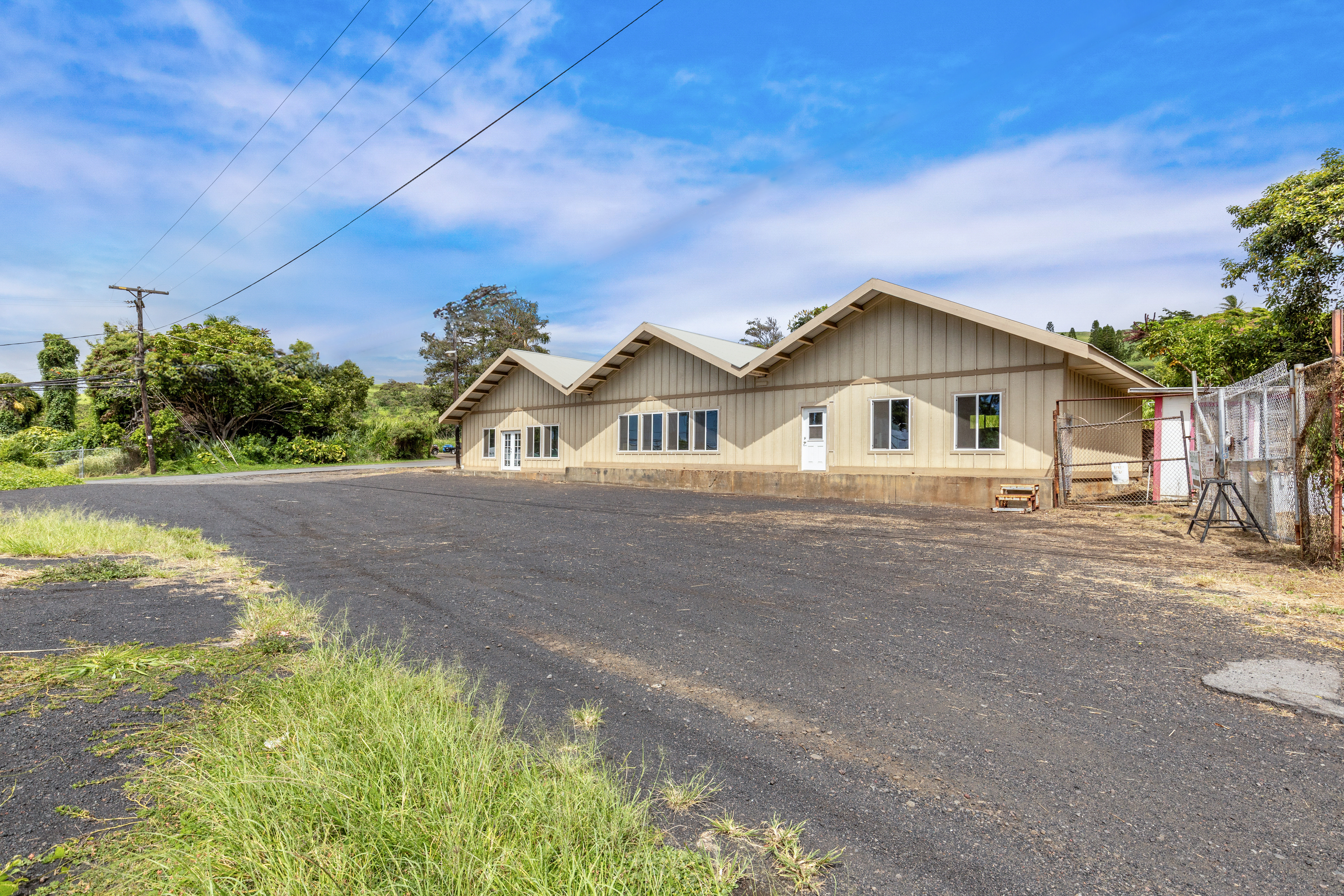 95-1178 Kaalaiki Road Naalehu, HI 96772 - Photo 13 of 22 a view of a house with a yard
