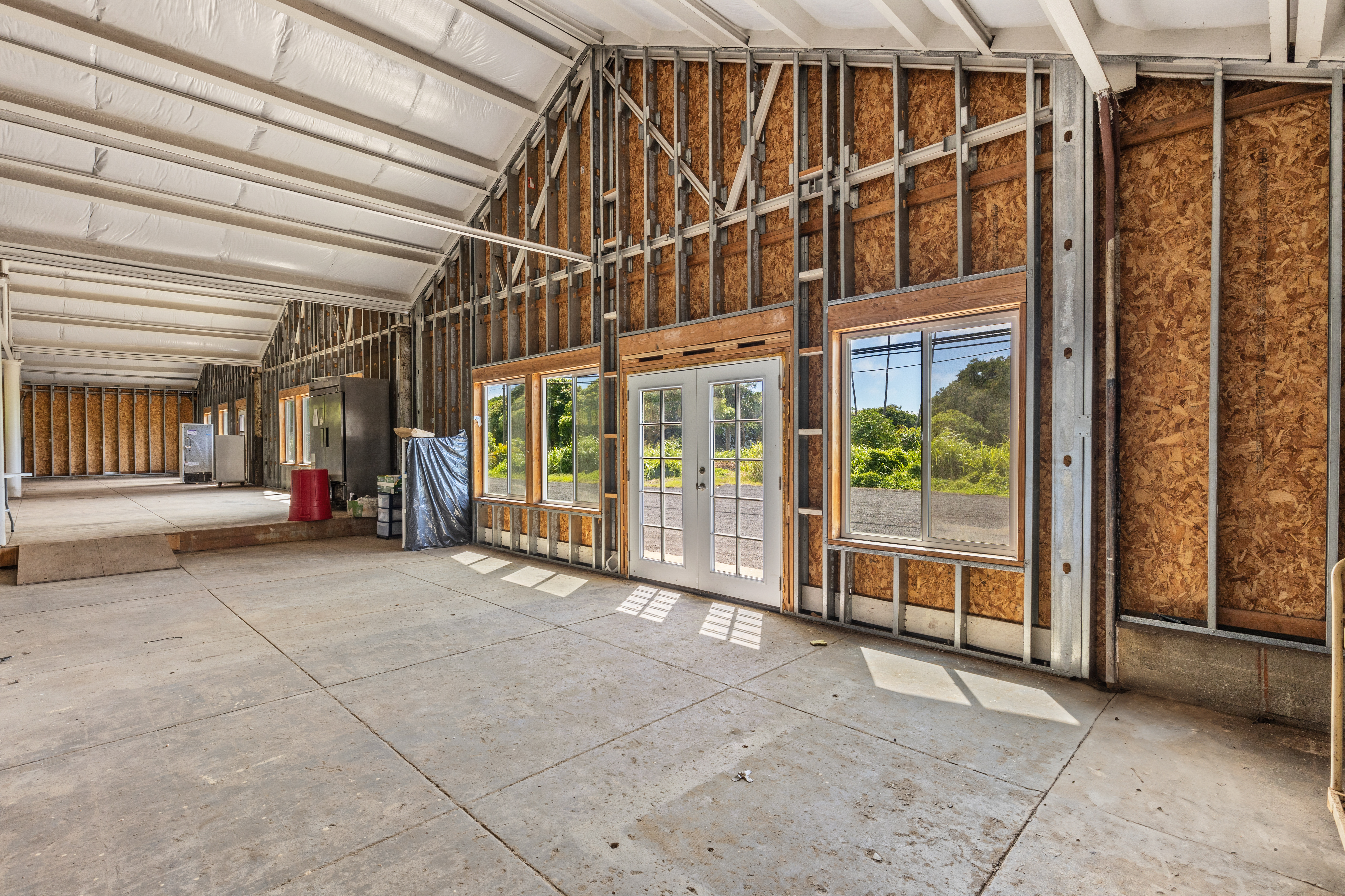 95-1178 Kaalaiki Road Naalehu, HI 96772 - Photo 16 of 22 a view of an entryway with a building