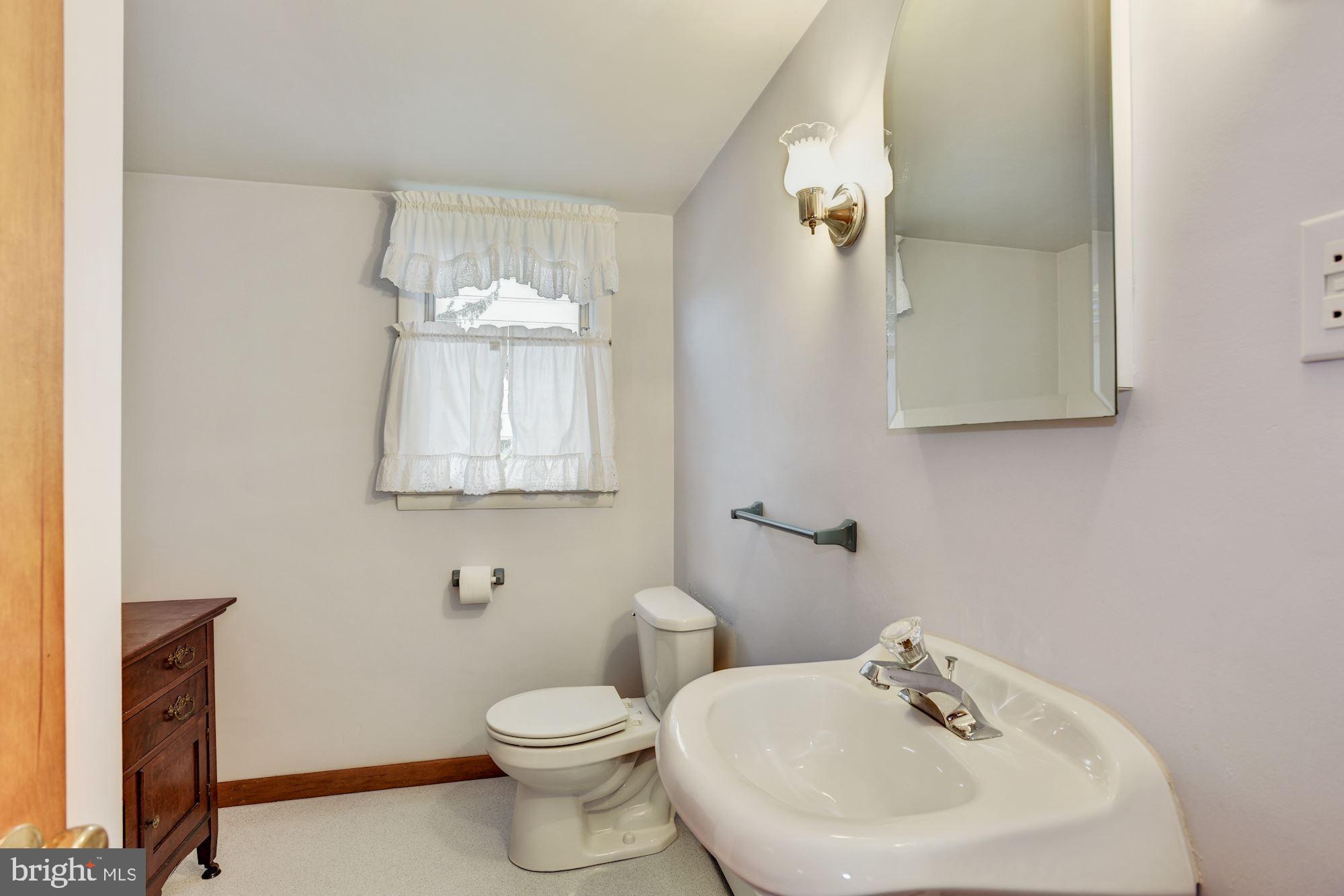 4200 Black Rock Road Hampstead, MD 21074 - Photo 17 of 28 Powder Room
