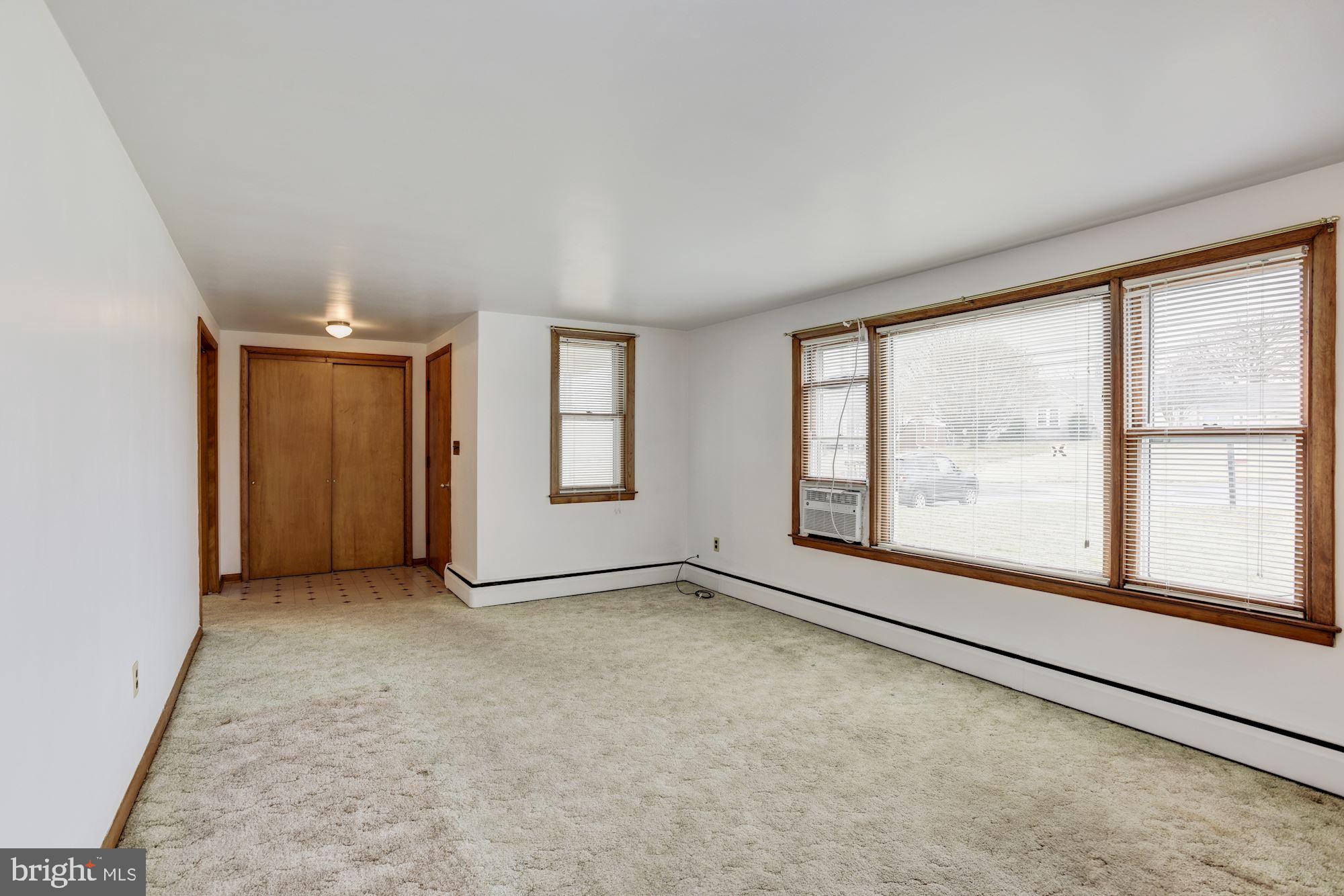 4200 Black Rock Road Hampstead, MD 21074 - Photo 4 of 28 Living Room