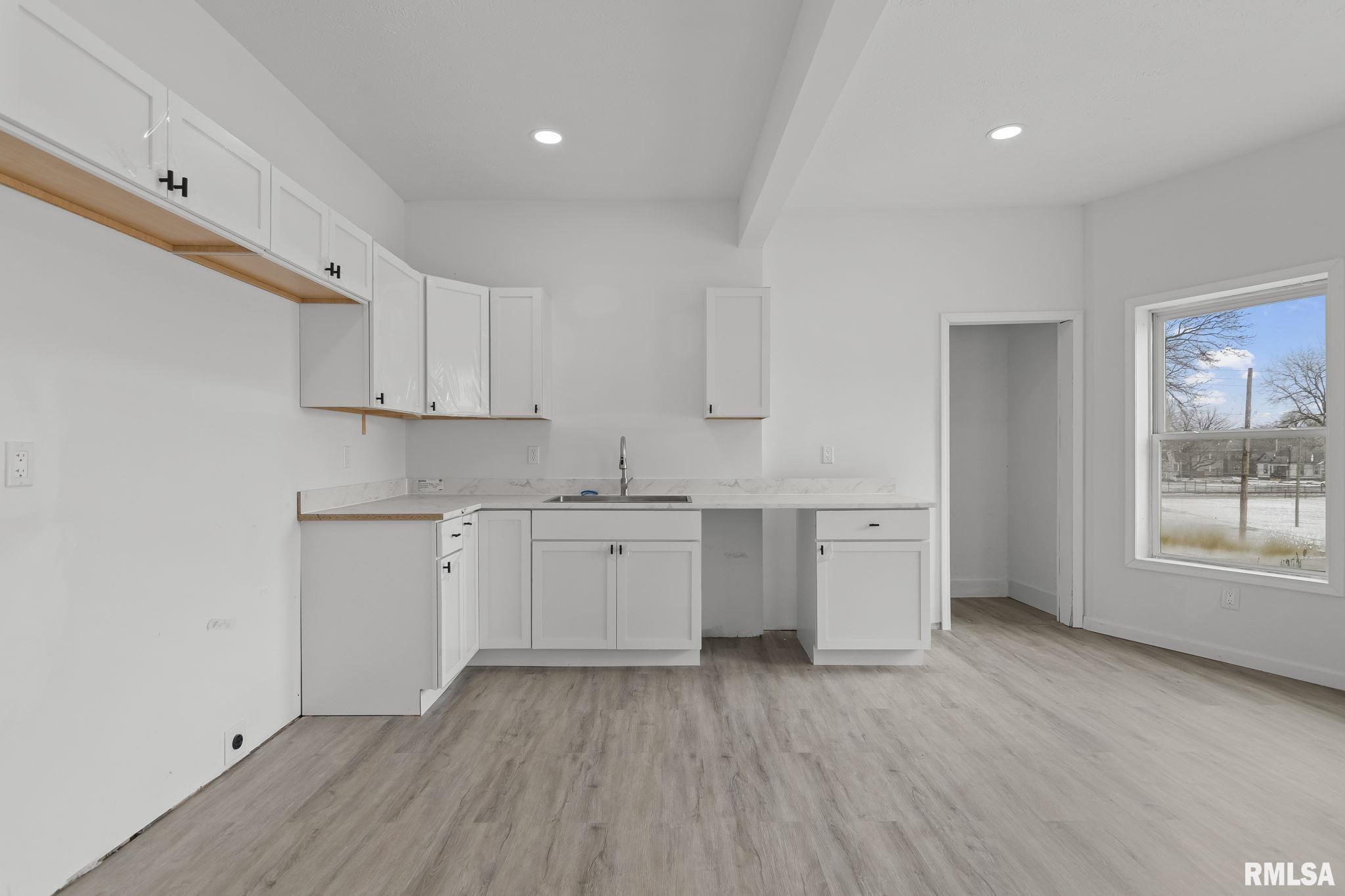 910 South 2nd Street Springfield, IL 62704 - Photo 7 of 20