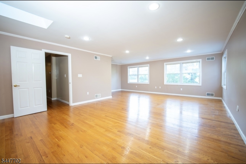 69 Ridge Drive Livingston, NJ 07039 - Photo 20 of 34 Gallery Image 20