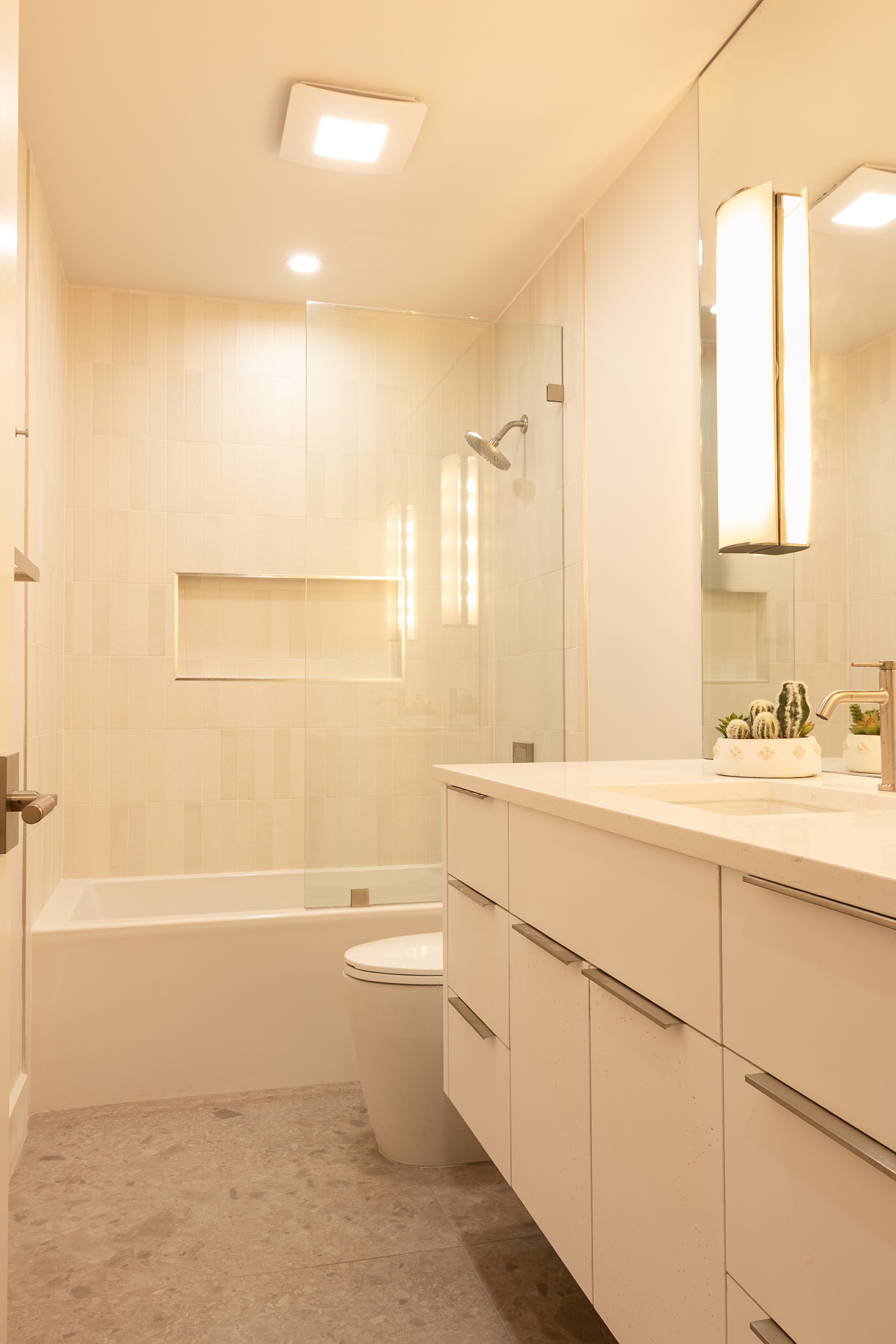 8717 South View Road Austin, TX 78737 - Photo 20 of 36 a bathroom with a sink a toilet and shower