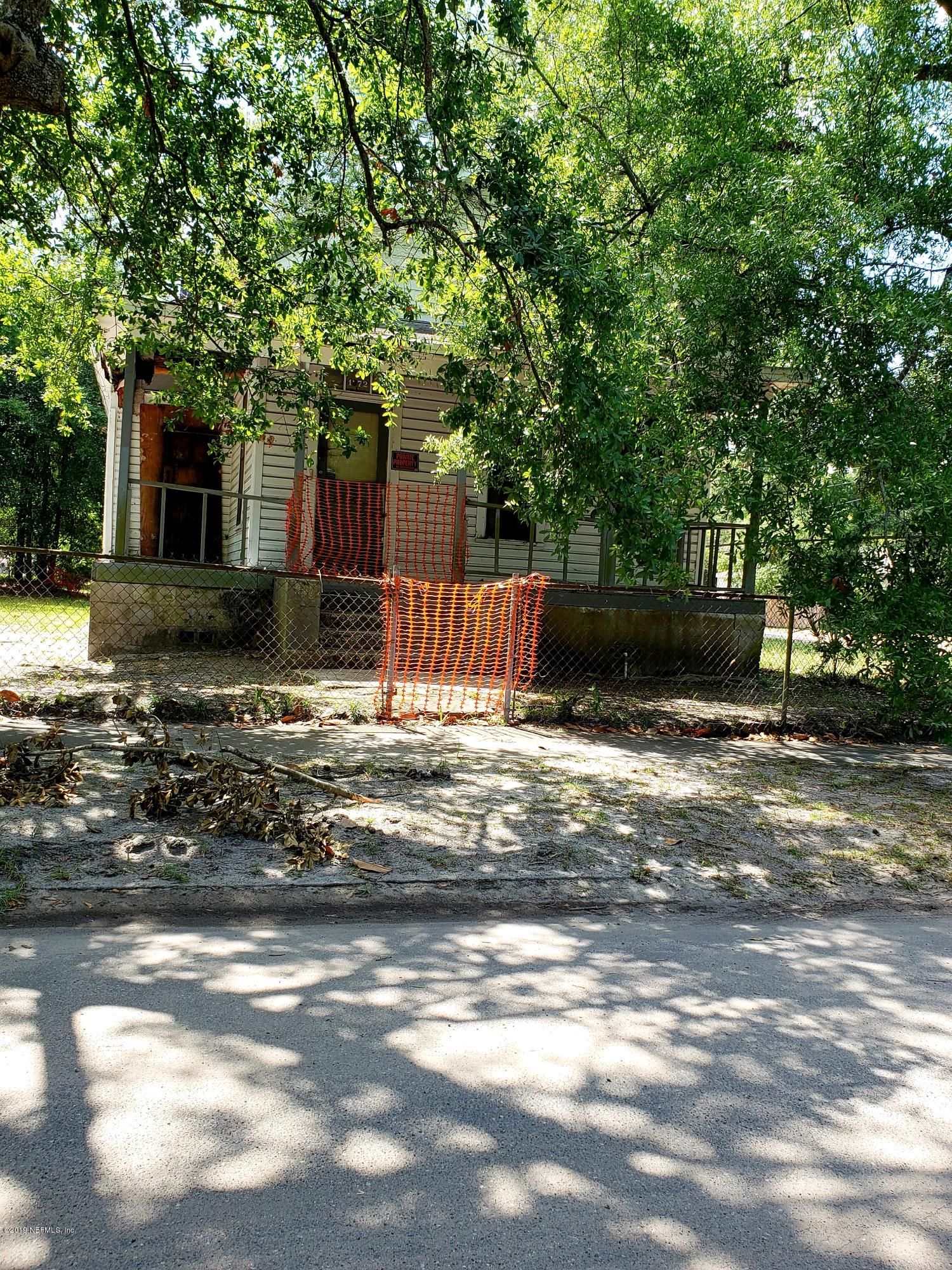 1372 Evergreen Avenue Jacksonville, FL 32206 - Photo 3 of 7 a front view of a house with a yard