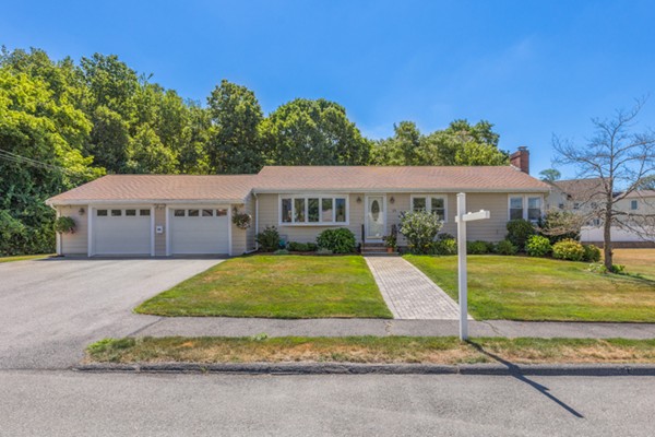 23 Bradley Road Danvers, MA 01923 - Photo 1 of 26 Gallery Image 1