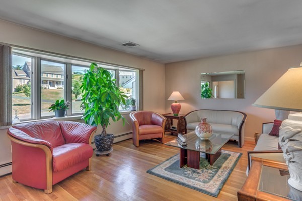 23 Bradley Road Danvers, MA 01923 - Photo 4 of 26 Gallery Image 4