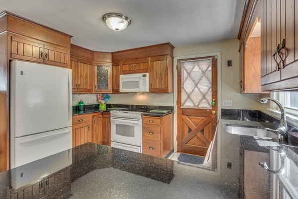 23 Bradley Road Danvers, MA 01923 - Photo 8 of 26 Gallery Image 8