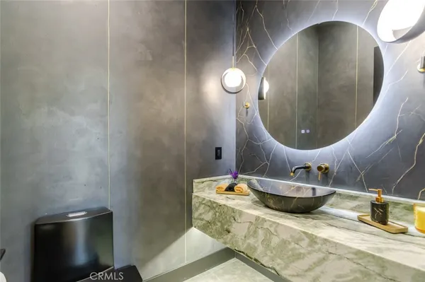 $1,850,000 | 7714 Lasaine Avenue, Northridge, CA 91325