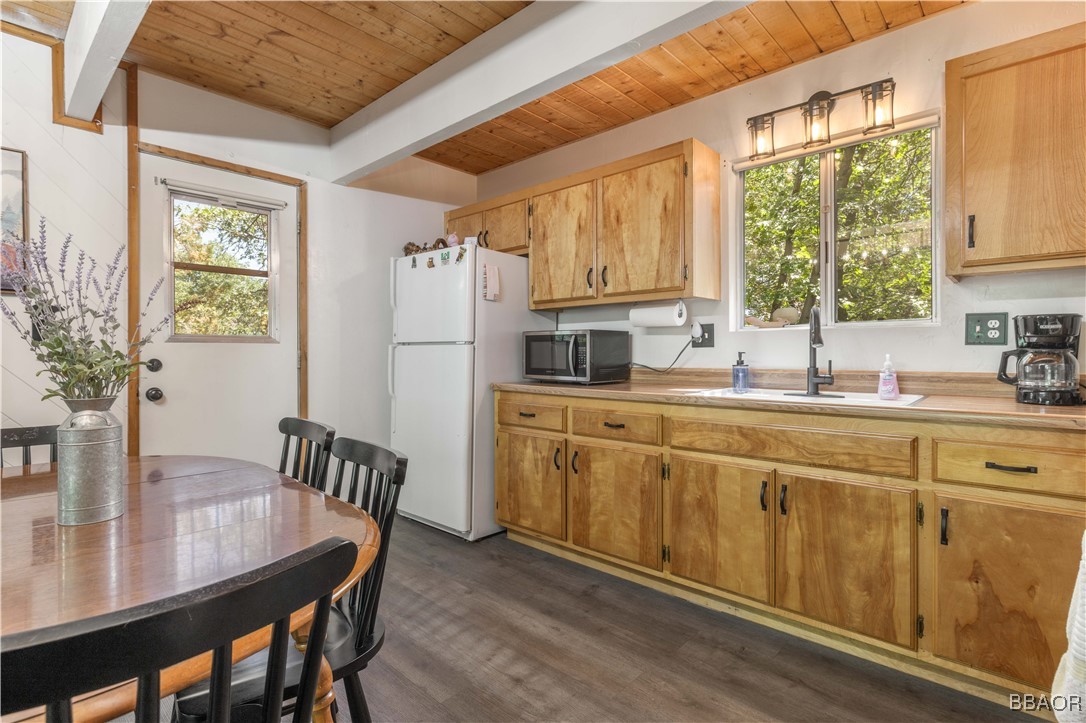 753 Maple Lane Sugarloaf, CA 92386 - Photo 25 of 50 a kitchen with sink a window and cabinets