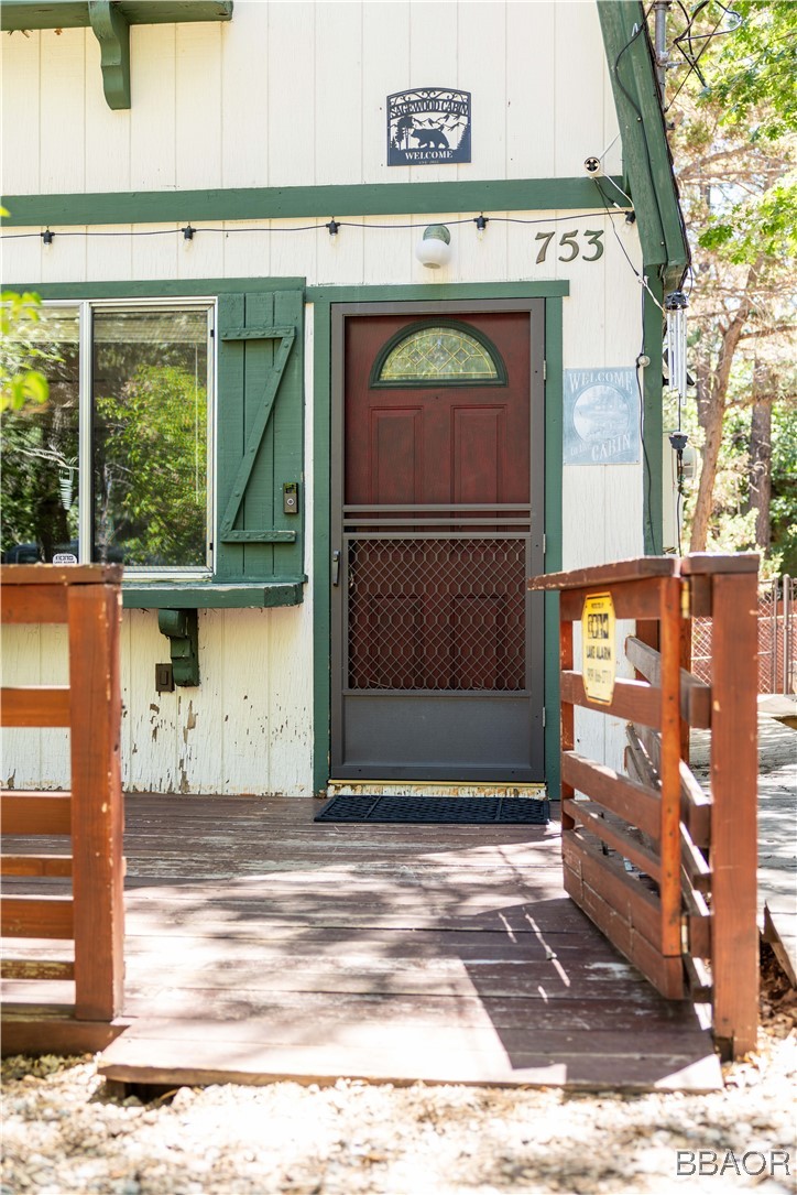 753 Maple Lane Sugarloaf, CA 92386 - Photo 10 of 50 a utility room with dryer and washer